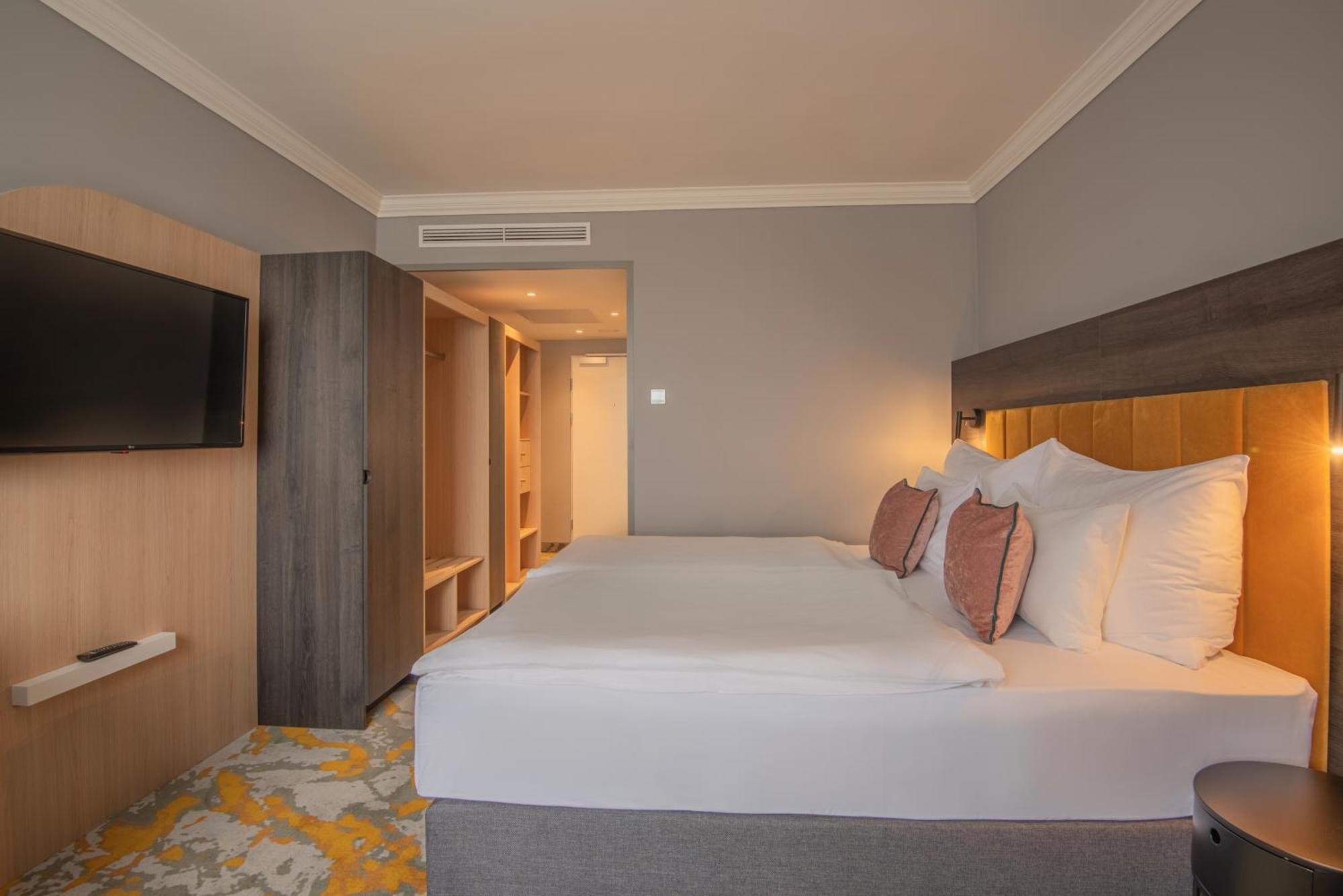 Novotel Hotel 4*